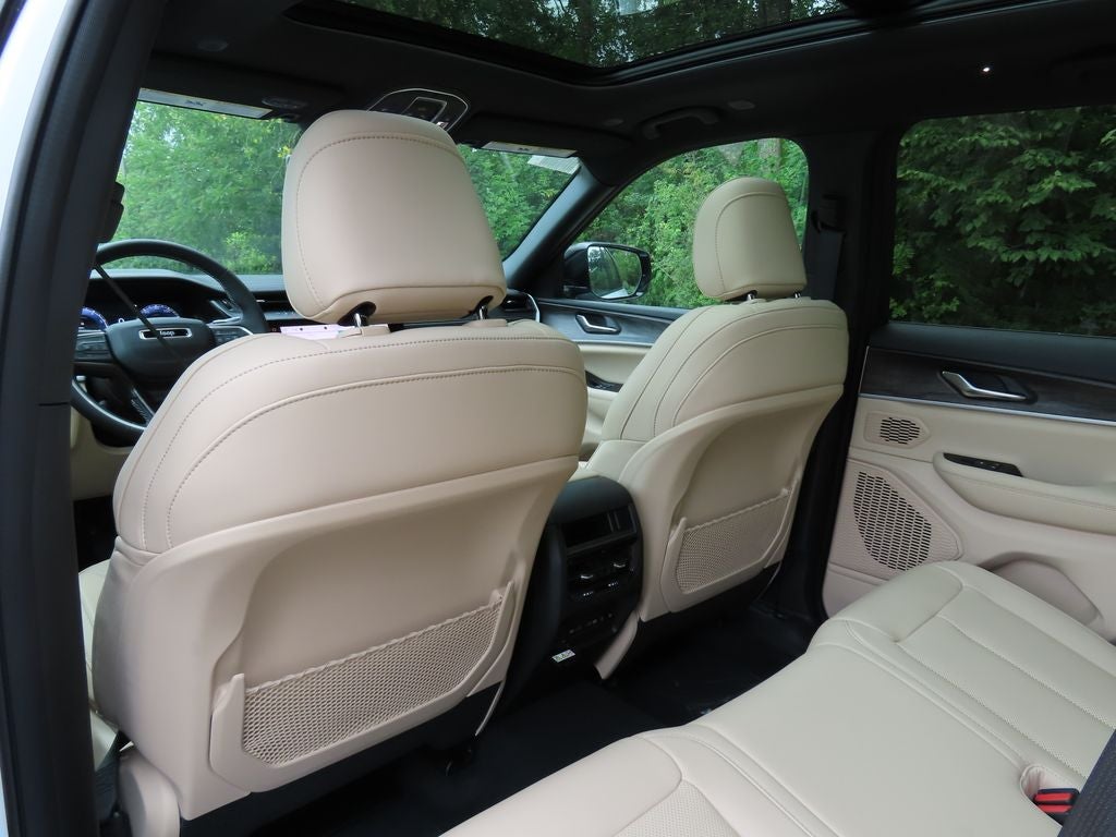 2027 Jeep Grand Cherokee GRAND CHEROKEE LIMITED 4X4