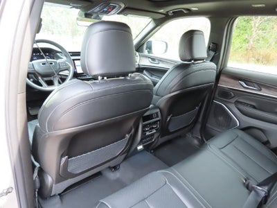 2027 Jeep Grand Cherokee GRAND CHEROKEE LIMITED RESERVE 4X4