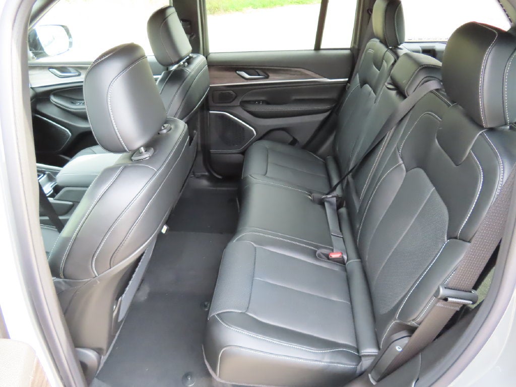 2027 Jeep Grand Cherokee GRAND CHEROKEE LIMITED RESERVE 4X4