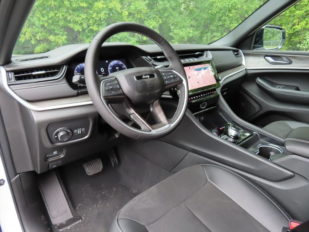 2027 Jeep Grand Cherokee L GRAND CHEROKEE L LAREDO ALTITUDE 4X4