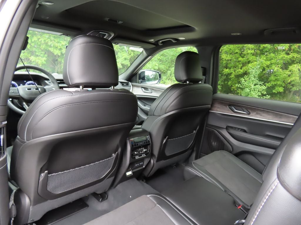 2027 Jeep Grand Cherokee L GRAND CHEROKEE L LAREDO ALTITUDE 4X4