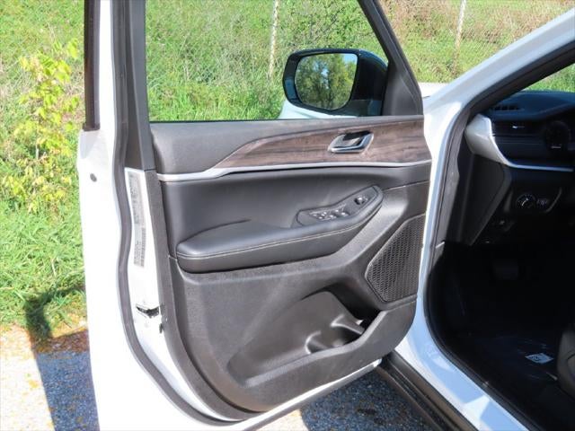 2027 Jeep Grand Cherokee L GRAND CHEROKEE L LAREDO ALTITUDE 4X4