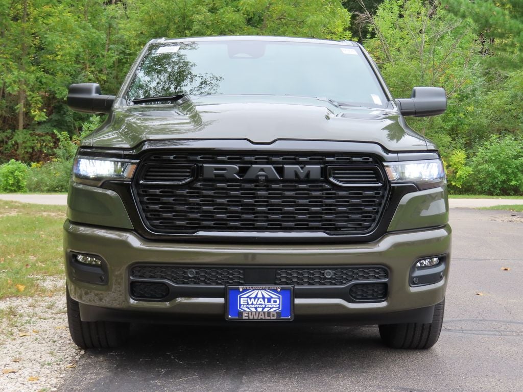 2027 RAM 1500 RAM 1500 EXPRESS CREW CAB 4X4 5'7' BOX