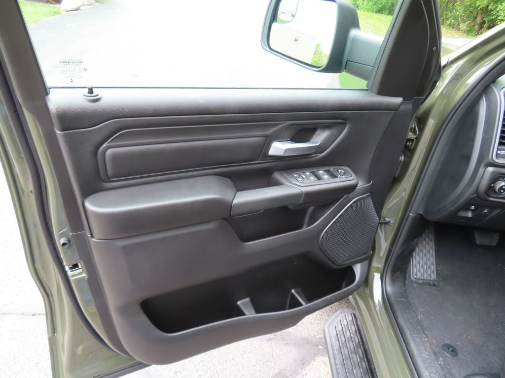 2027 RAM 1500 RAM 1500 EXPRESS CREW CAB 4X4 5'7' BOX
