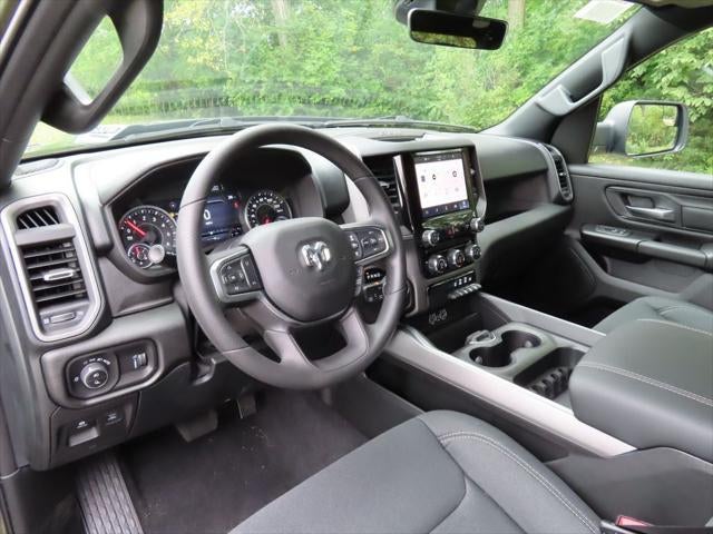 2027 RAM 1500 RAM 1500 EXPRESS CREW CAB 4X4 5'7' BOX