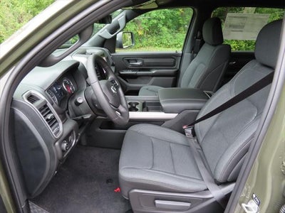 2027 RAM 1500 RAM 1500 EXPRESS CREW CAB 4X4 5'7' BOX