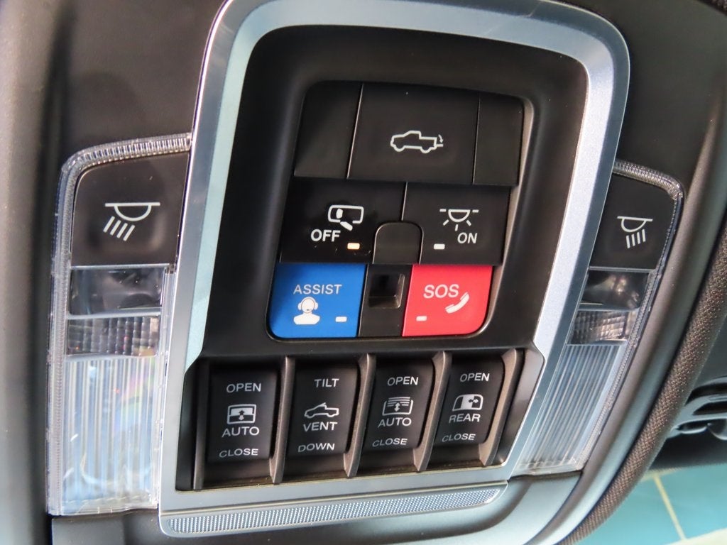 2022 RAM 1500 Laramie Crew Cab 4x4 5'7' Box