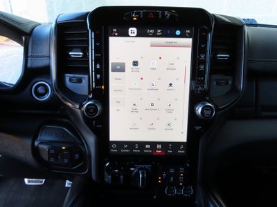 2022 RAM 1500 Laramie Crew Cab 4x4 5'7' Box