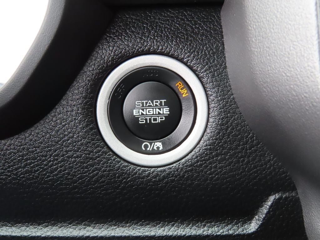 2022 RAM 1500 Laramie Crew Cab 4x4 5'7' Box