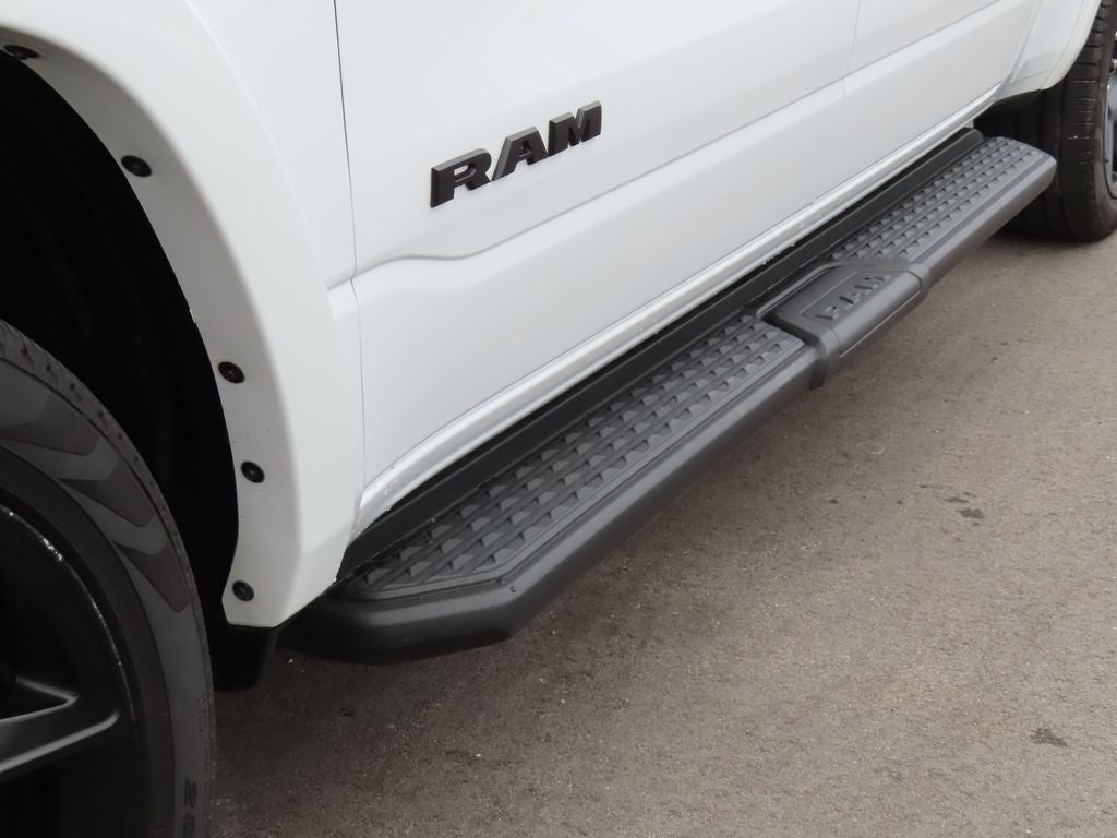 2022 RAM 1500 Laramie Crew Cab 4x4 5'7' Box