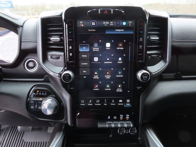 2022 RAM 1500 Laramie Crew Cab 4x4 5'7' Box