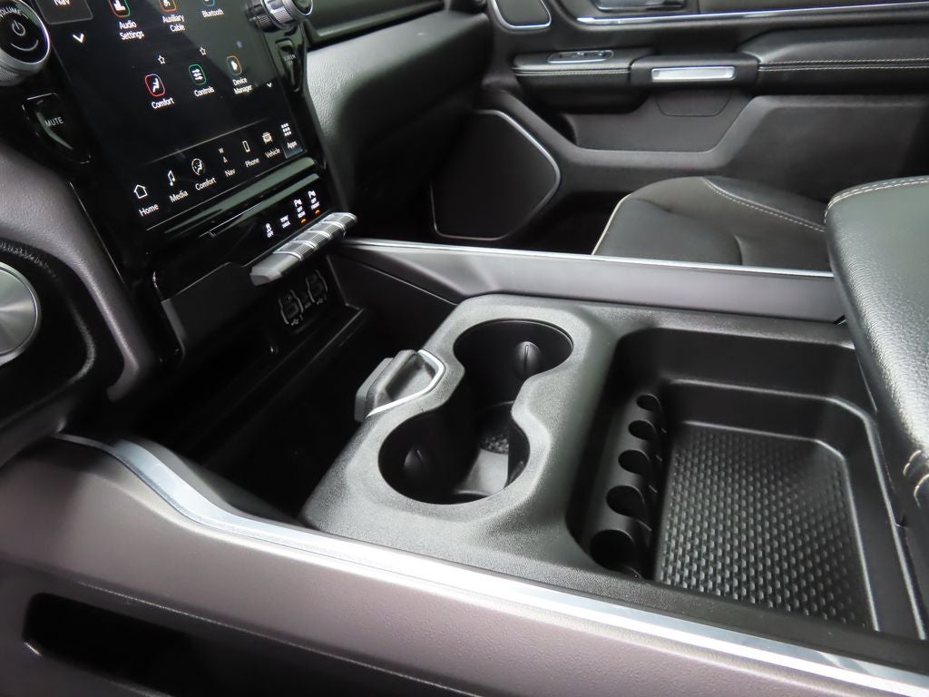 2022 RAM 1500 Laramie Crew Cab 4x4 5'7' Box