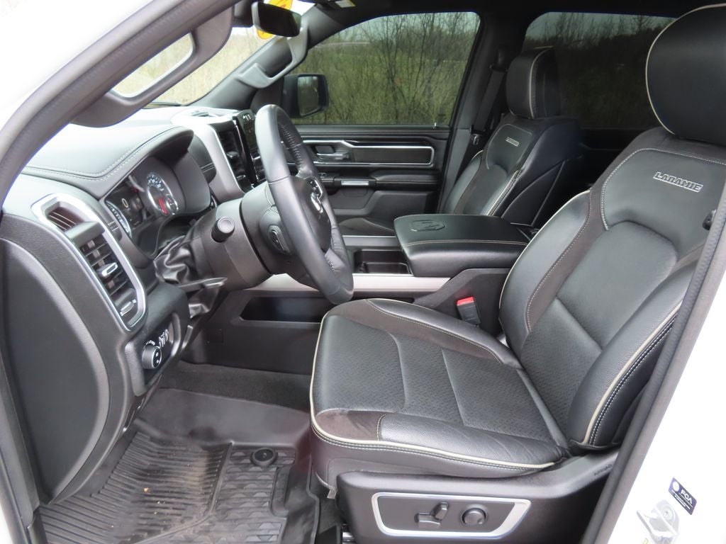 2022 RAM 1500 Laramie Crew Cab 4x4 5'7' Box