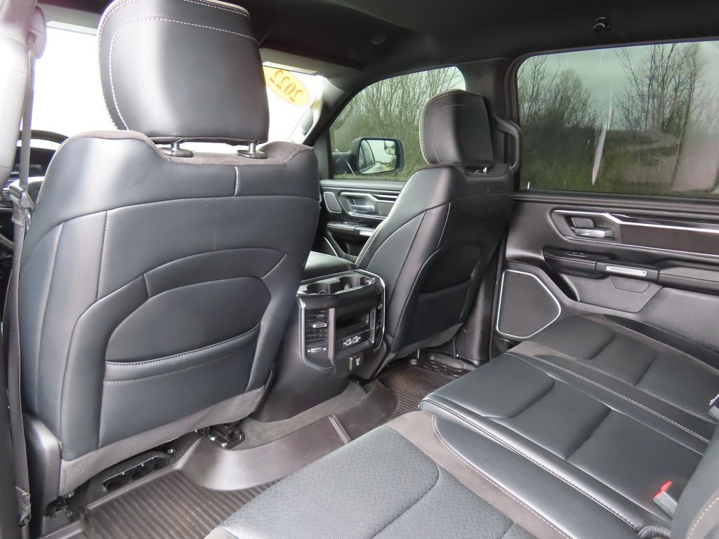 2022 RAM 1500 Laramie Crew Cab 4x4 5'7' Box