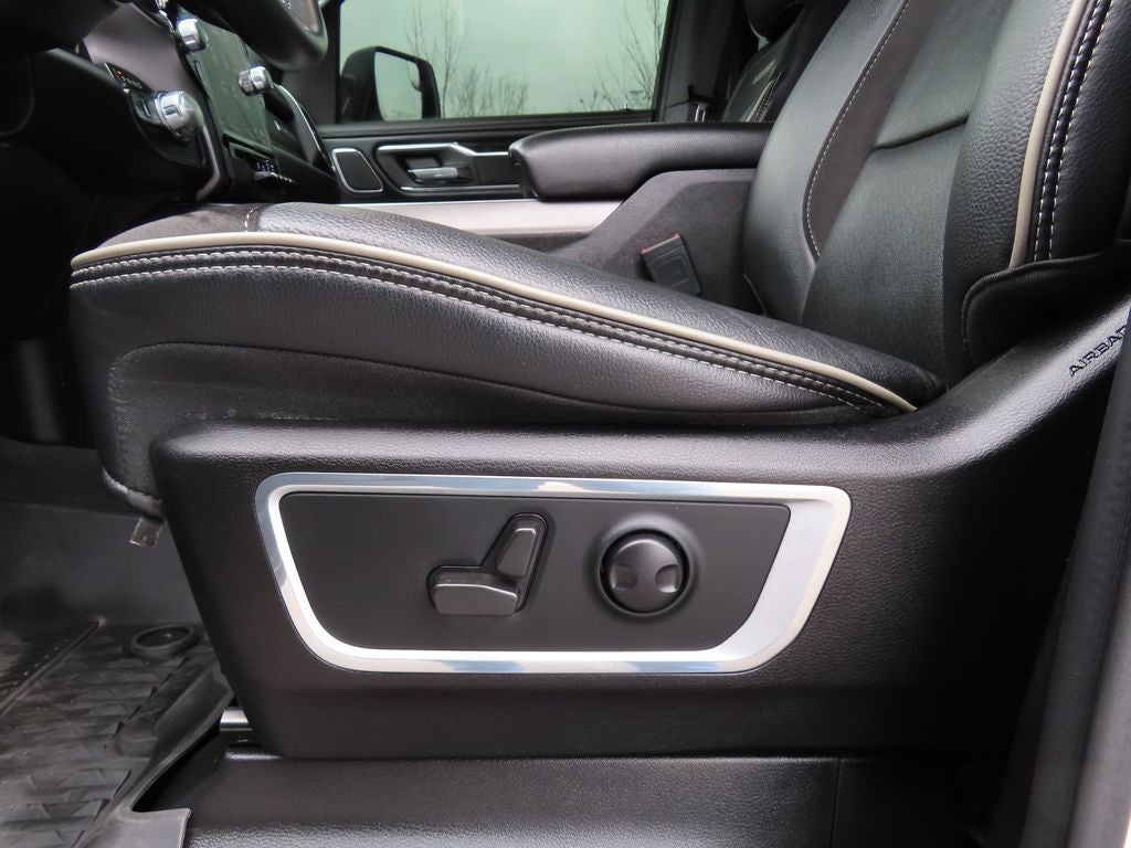 2022 RAM 1500 Laramie Crew Cab 4x4 5'7' Box