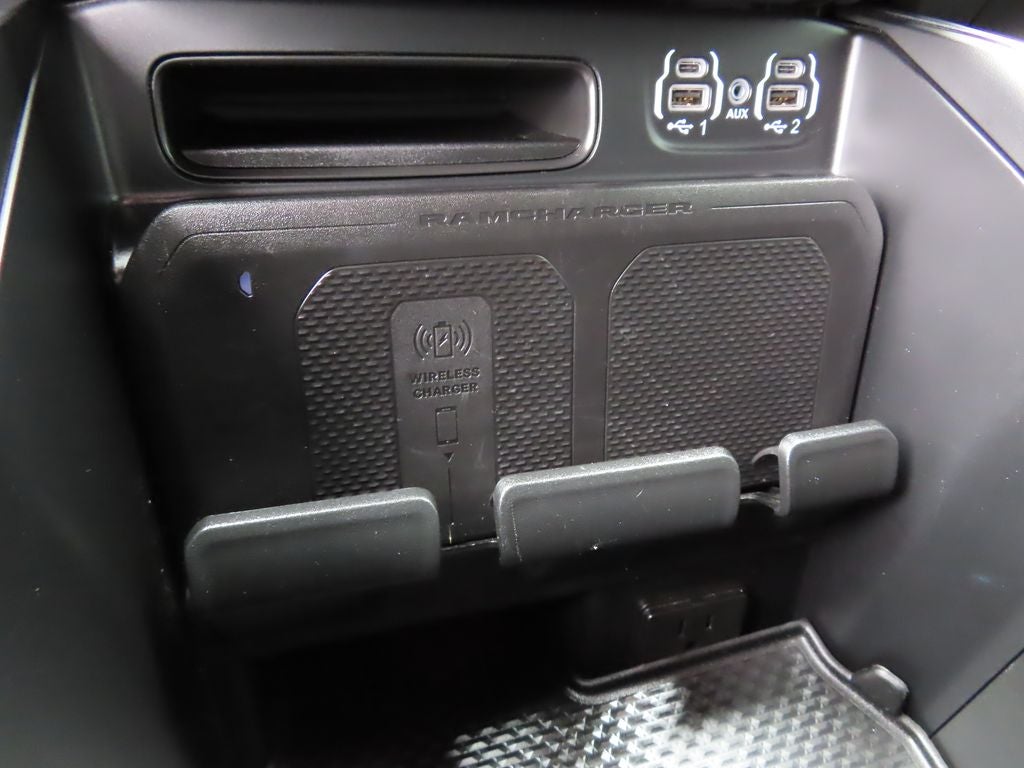 2022 RAM 1500 Laramie Crew Cab 4x4 5'7' Box