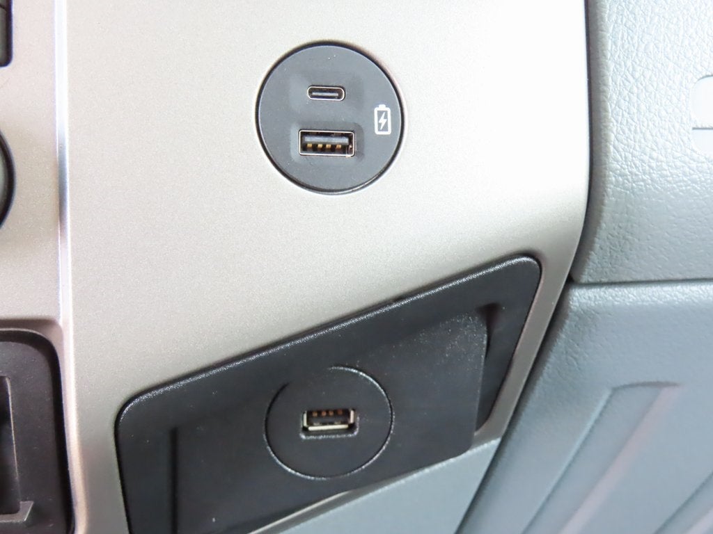 2022 Ford F-750SD Base