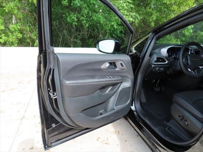2027 Chrysler Pacifica PACIFICA SELECT