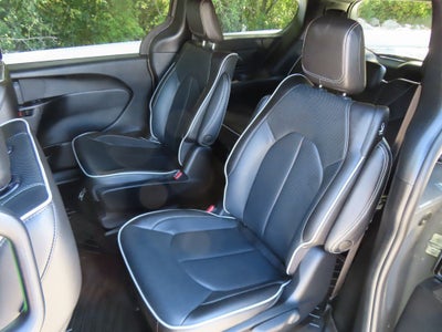 2022 Chrysler Pacifica Hybrid Limited S