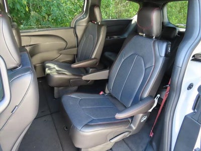 2027 Chrysler Pacifica PACIFICA SELECT AWD