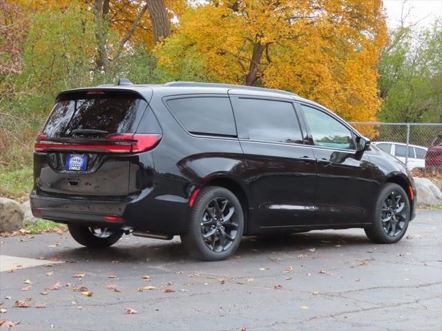 2026 Chrysler Pacifica PACIFICA SELECT AWD