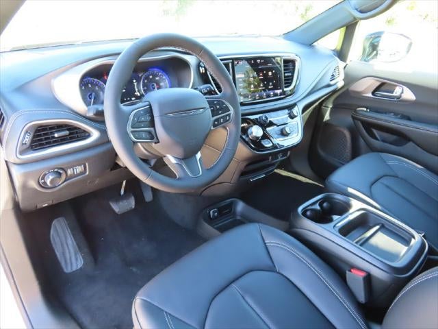 2027 Chrysler Pacifica PACIFICA SELECT AWD