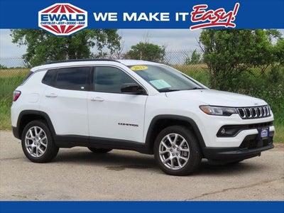 2023 Jeep Compass Latitude Lux FWD