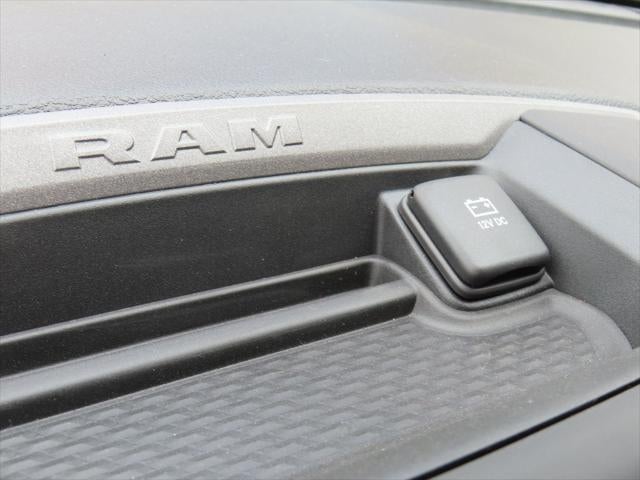 2024 RAM 3500 RAM 3500 TRADESMAN CHASSIS REGULAR CAB 4X4 84' CA