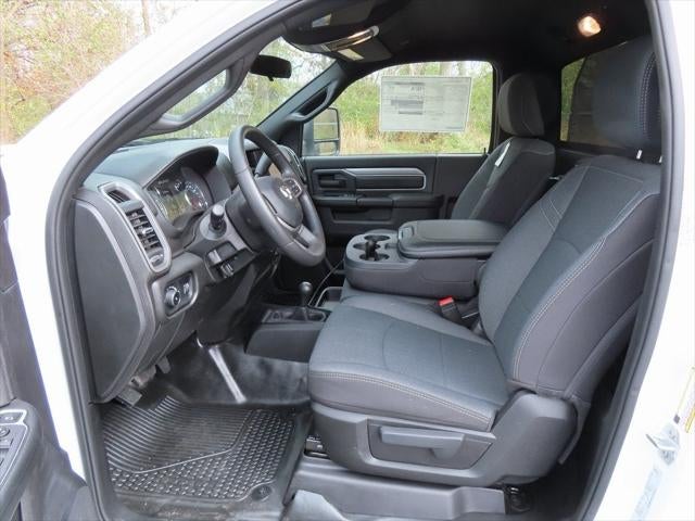 2024 RAM 3500 RAM 3500 TRADESMAN CHASSIS REGULAR CAB 4X4 84' CA