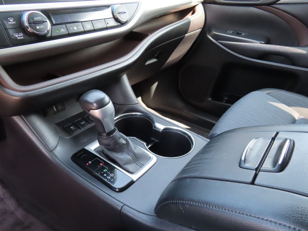 2016 Toyota Highlander LE Plus V6