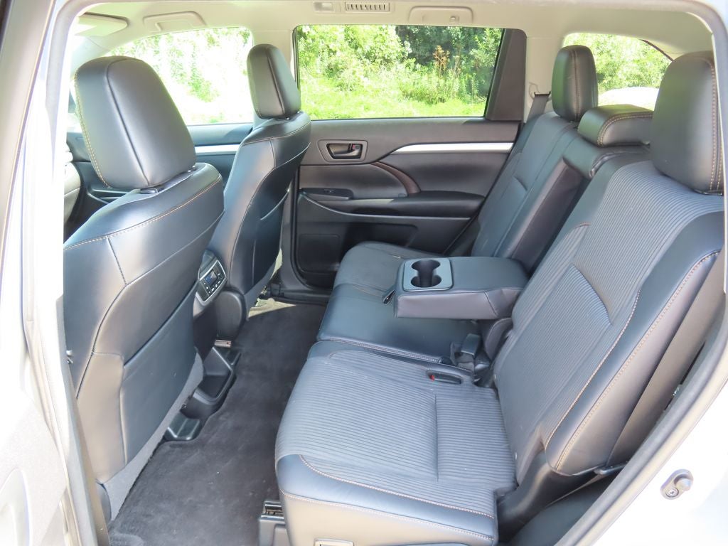 2016 Toyota Highlander LE Plus V6