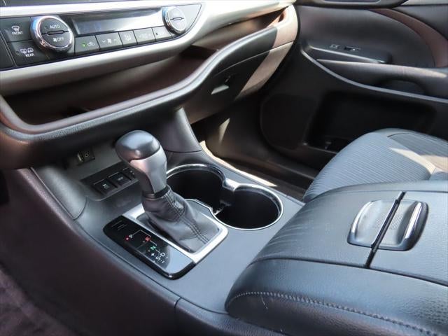 2016 Toyota Highlander LE Plus V6