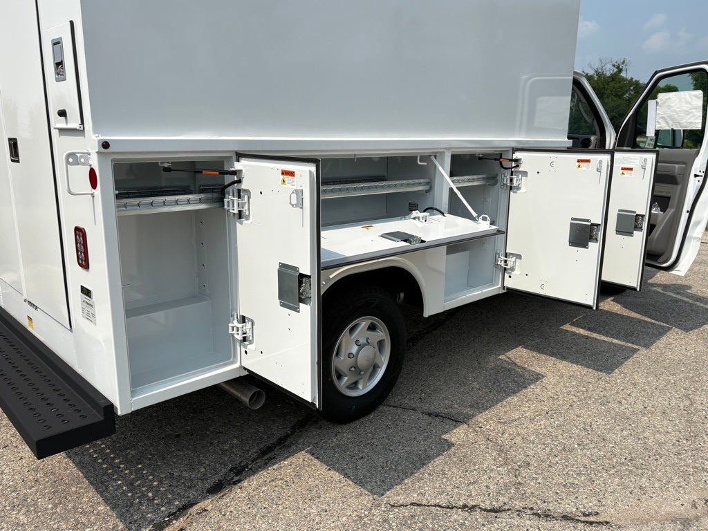 2025 Ford E-350SD Base Cutaway