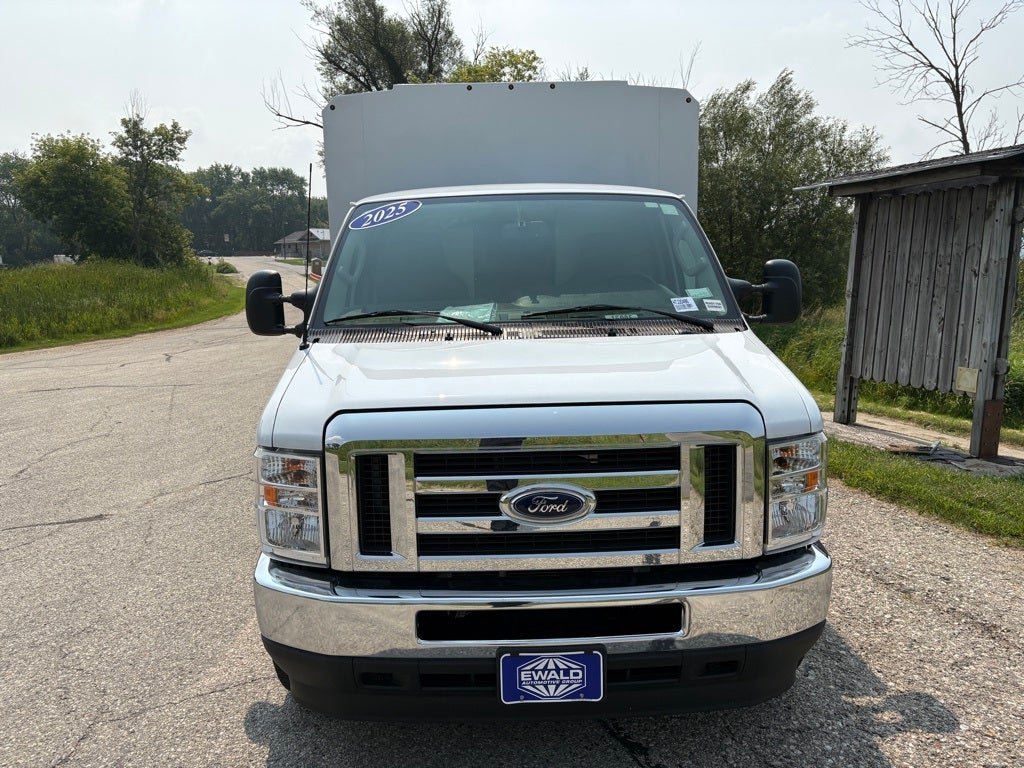 2025 Ford E-350SD Base Cutaway