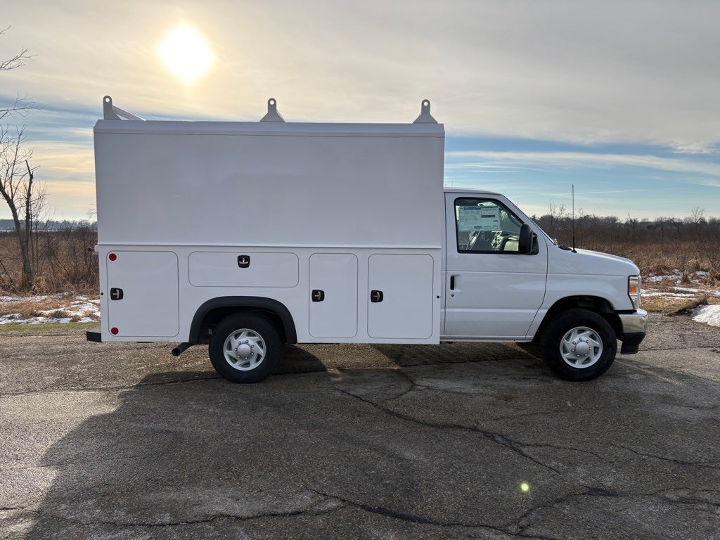 2026 Ford E-350SD Base Cutaway