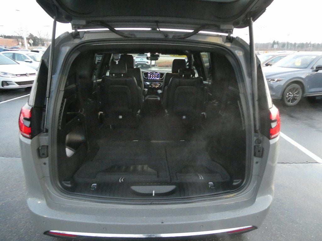 2025 Chrysler Pacifica Select