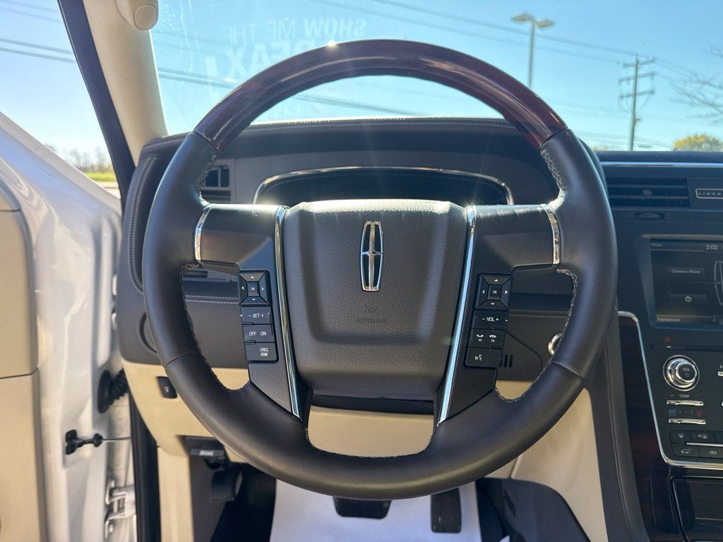 2015 Lincoln Navigator L Base