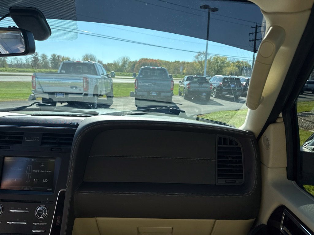 2015 Lincoln Navigator L Base