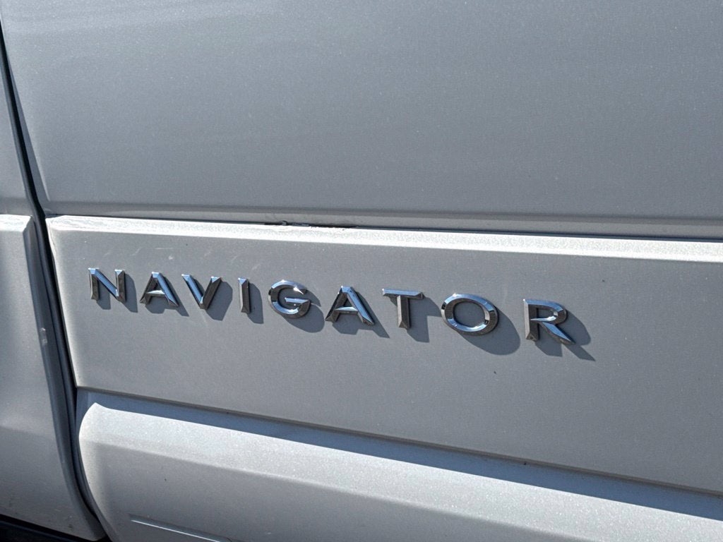 2015 Lincoln Navigator L Base