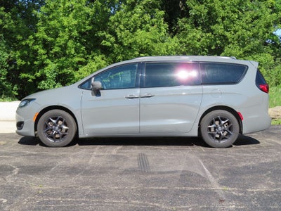 2020 Chrysler Pacifica Touring L Plus