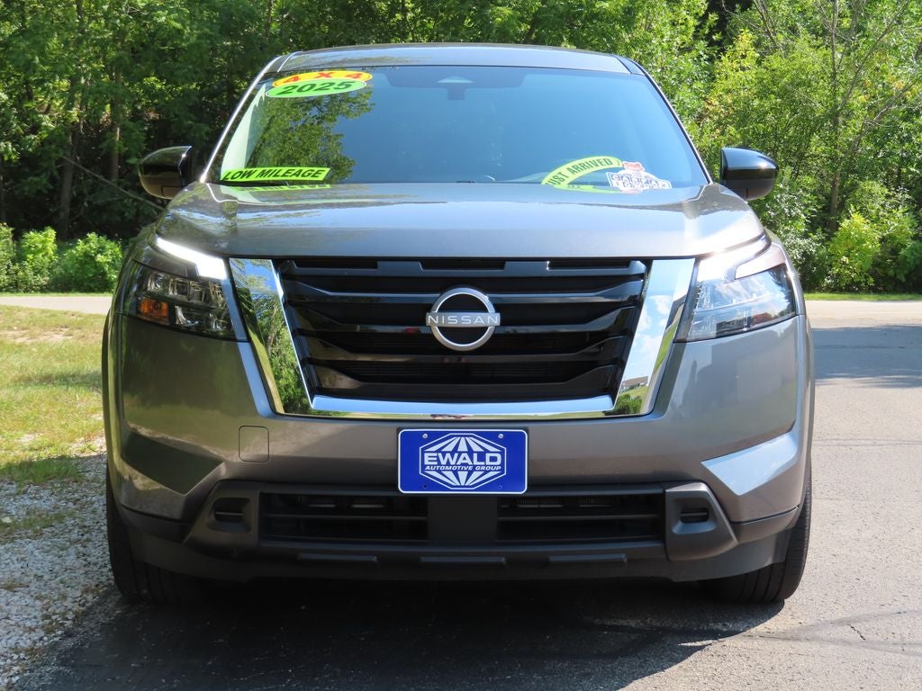 2025 Nissan Pathfinder S