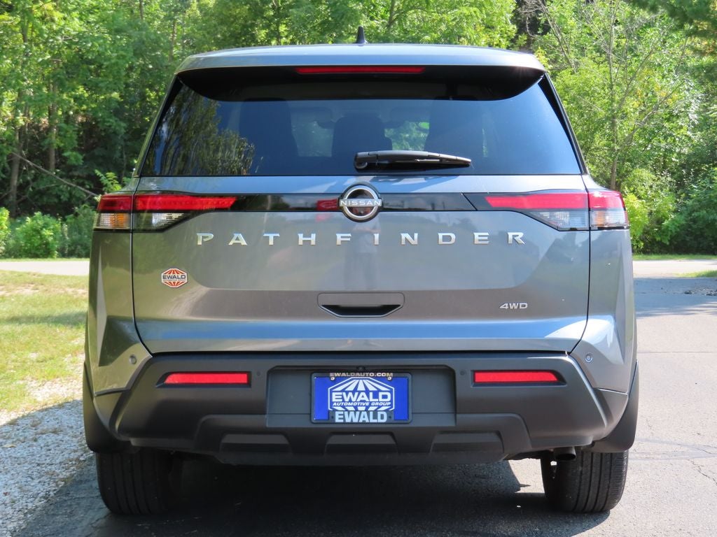 2025 Nissan Pathfinder S