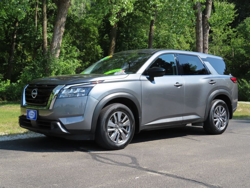 2025 Nissan Pathfinder S