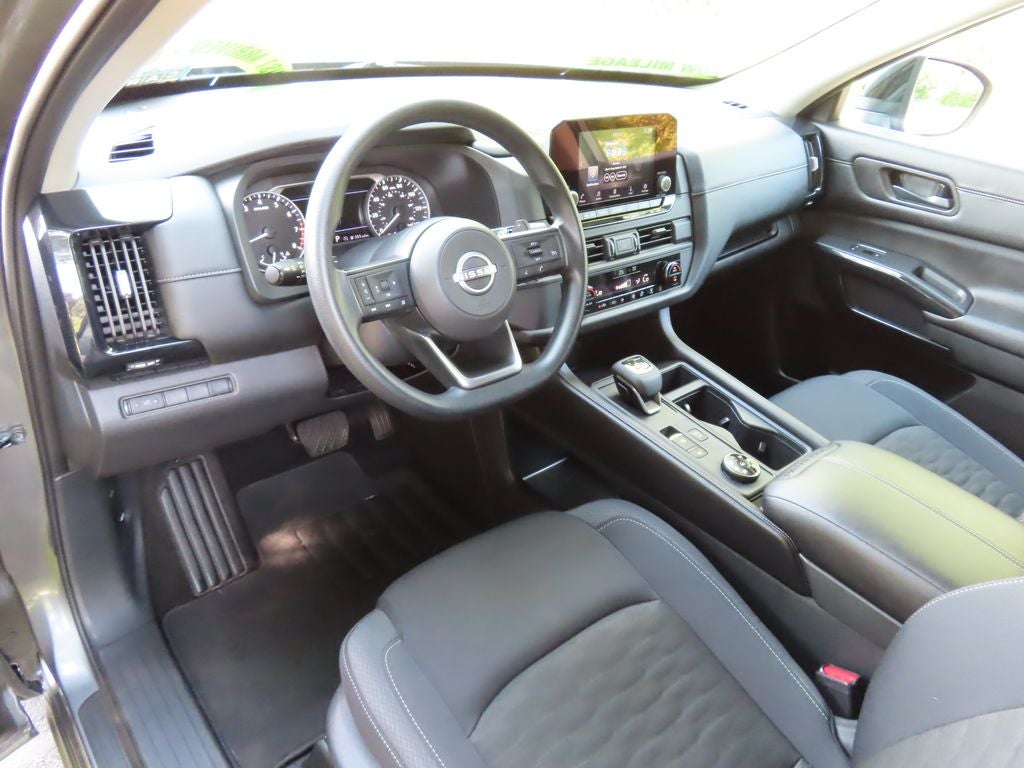 2025 Nissan Pathfinder S