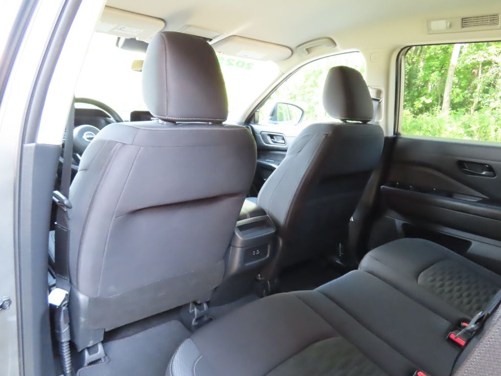 2025 Nissan Pathfinder S