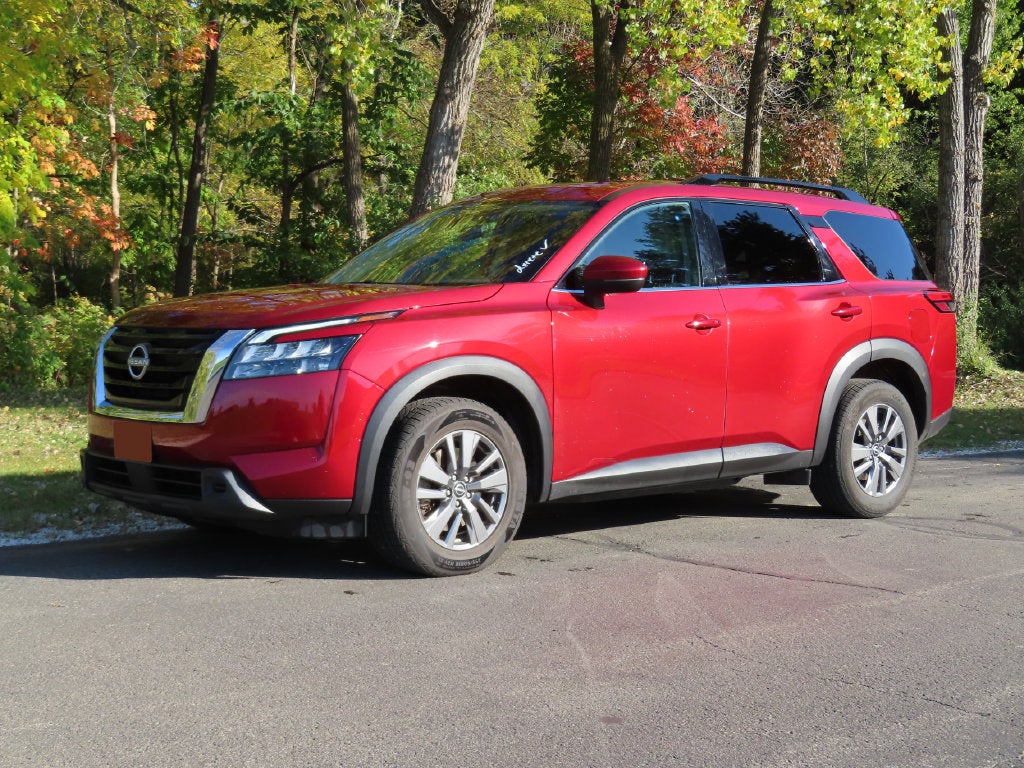 2024 Nissan Pathfinder SV