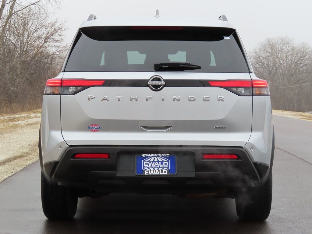2025 Nissan Pathfinder SV