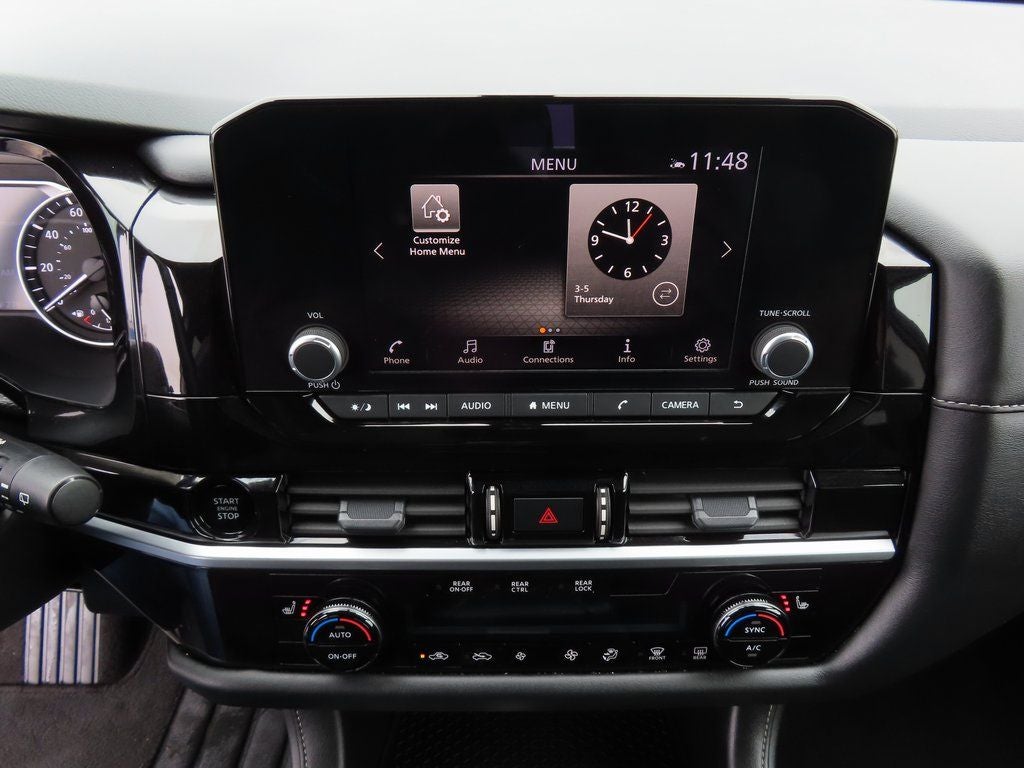 2025 Nissan Pathfinder SV