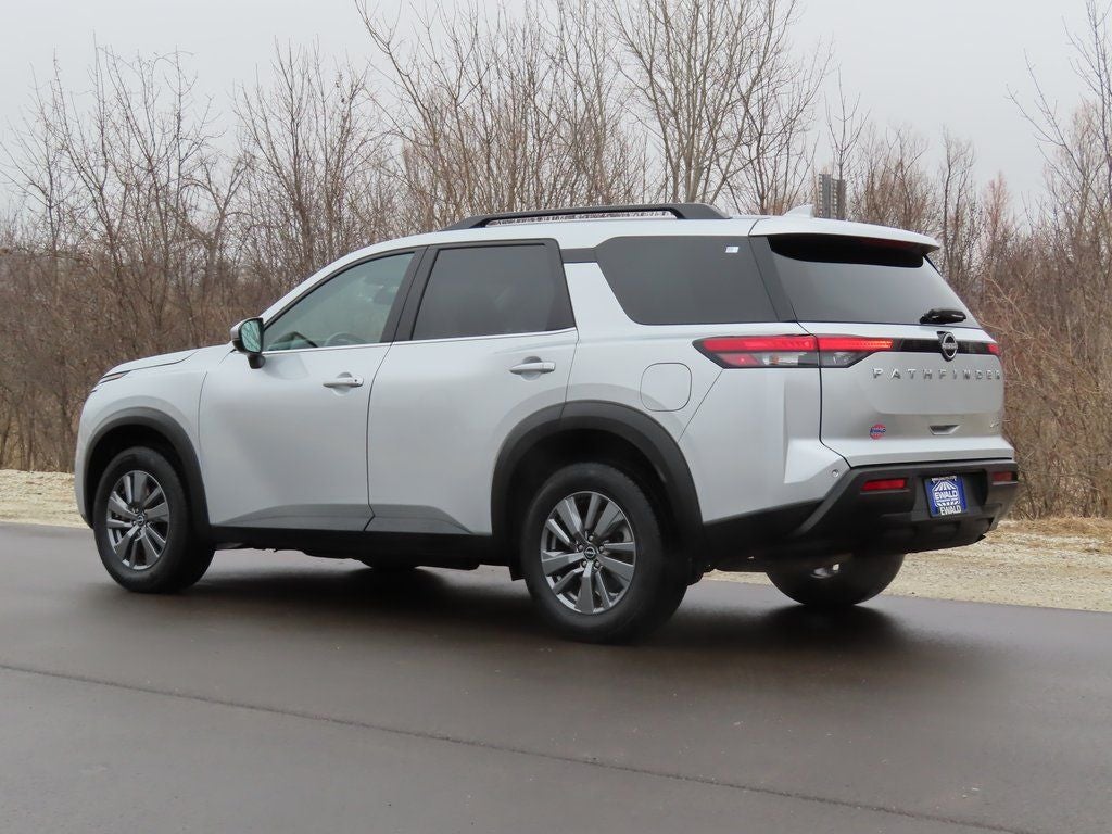 2025 Nissan Pathfinder SV
