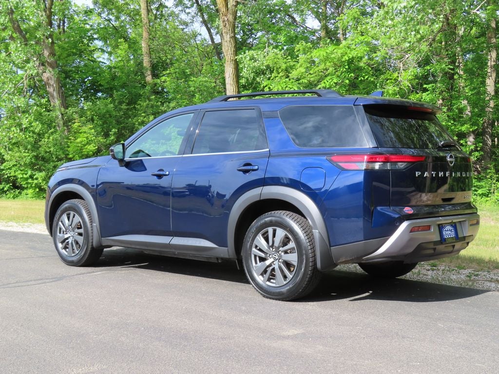 2024 Nissan Pathfinder SV